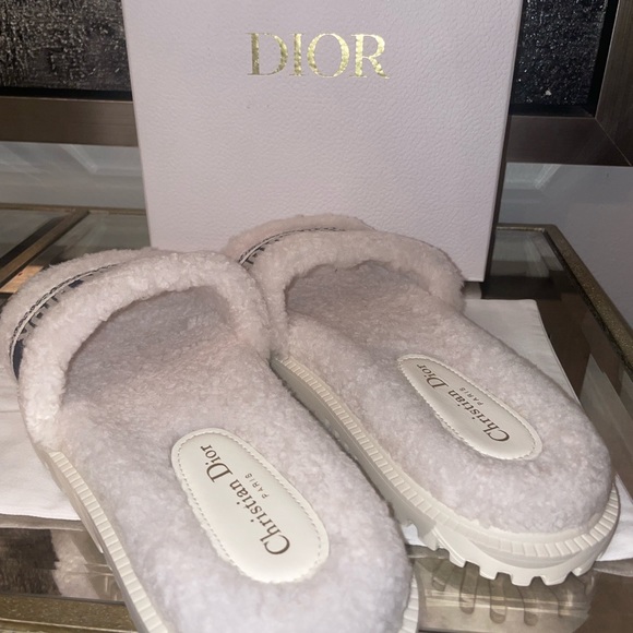 Christian Dior Dway White Shearling Fur Logo Chunky Slide Flat Sandal - Picture 8 of 11